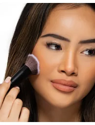 Brushworks No. 9 Angled Flat Top Foundation Buffing Brush - 4