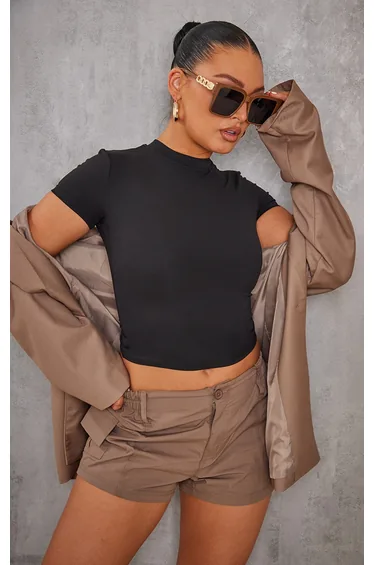 تيشيرت بأكمام قصيرة