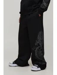 بنطلون رياضي بأرجل عريضة بطبعة غرافيك - أسود