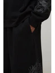 بنطلون رياضي بأرجل عريضة بطبعة غرافيك - أسود - 2