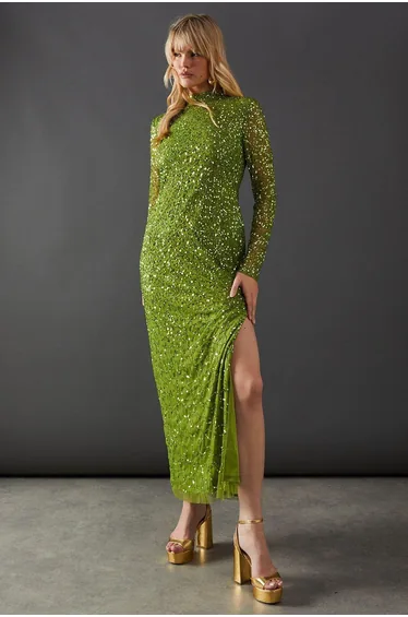 فستان ماكسي بياقة عالية مزين يدويا بالأحجار والترتر