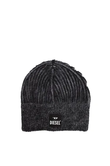 قبعة ديزل باللون الأسود