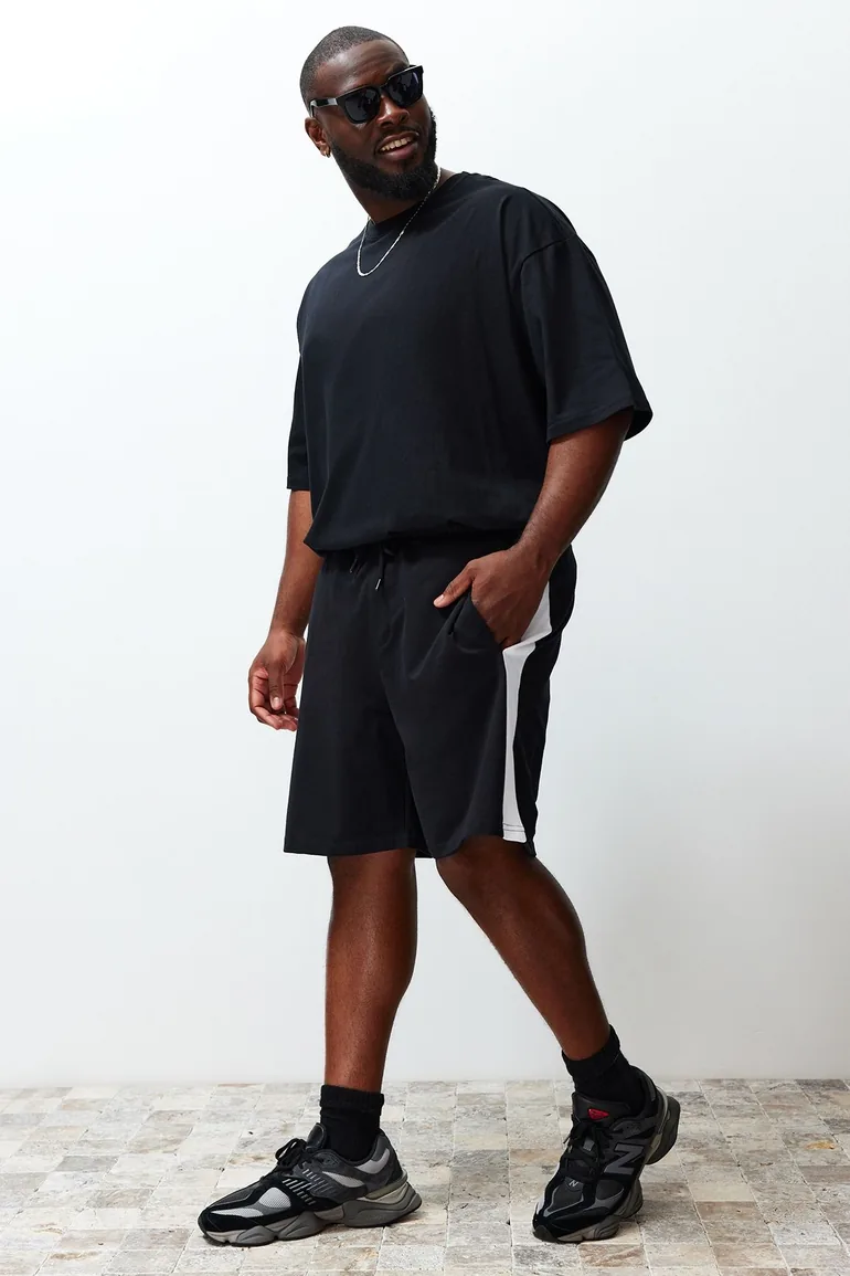 Black Men's Plus Size Regular/Regular Fit Color Block Detailed Shorts.