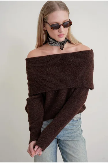 سويتر مضلع فضفاض بياقة مادونا