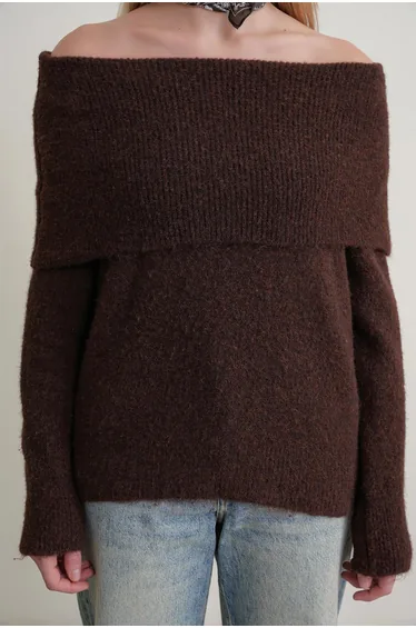 سويتر مضلع فضفاض بياقة مادونا