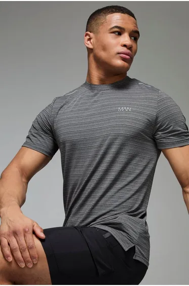 Man Active Lightweight Performance Reg Fit T-shirt