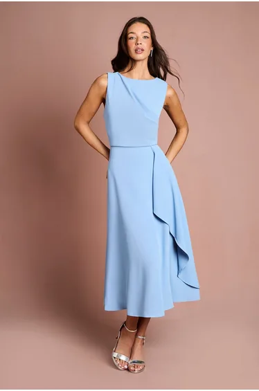 فستان كريب بصدر مفصل بثنيات