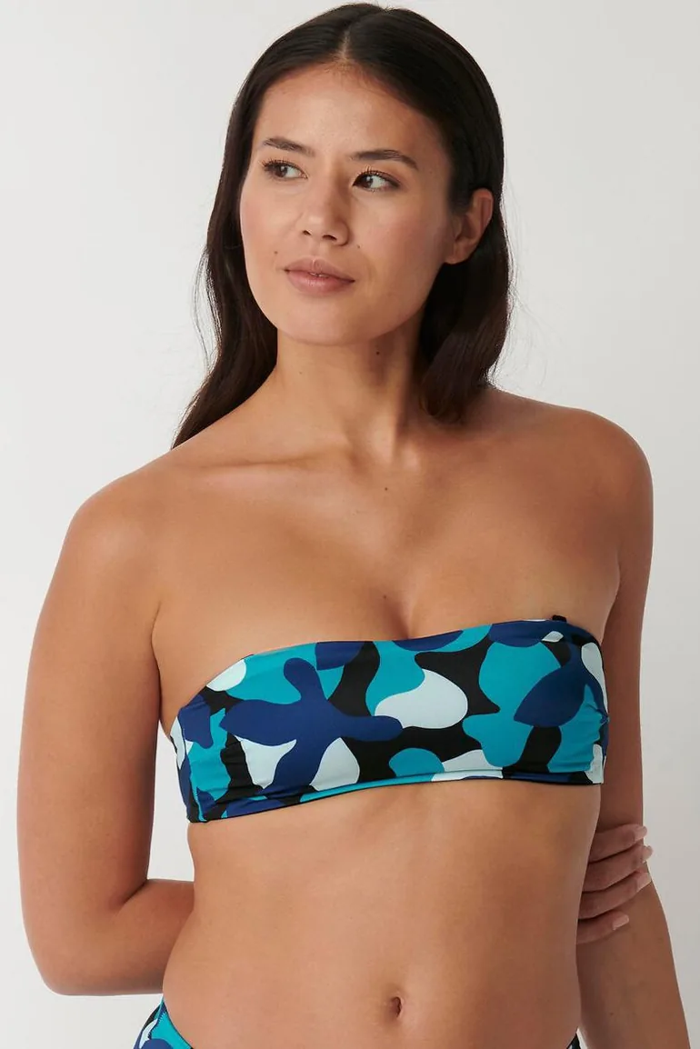 توب بكيني بأكتاف مكشوفة