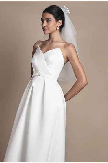 فستان زفاف سترابليس بياقة سويتهارت