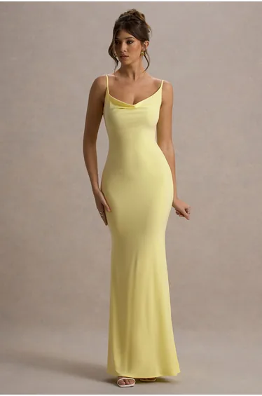 فستان ماكسي بتداخل دانتيل بظهر مكشوف بياقة منسدلة لون أصفر