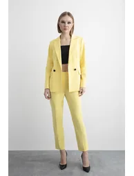 Yellow Suit with Carrot Trousers and Double-breasted Closed Jacket