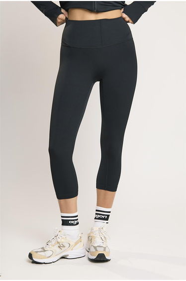 Signature Black Seamless Leggings product thumbnail 3