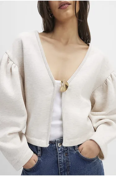 كارديغان بلون كريمي محبوك بأكمام طويلة