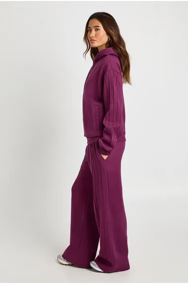 بدلة رياضة بوهو باللون الأرجواني