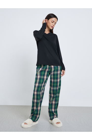 Solid Long Sleeves T-Shirt and Checked Pyjama Set