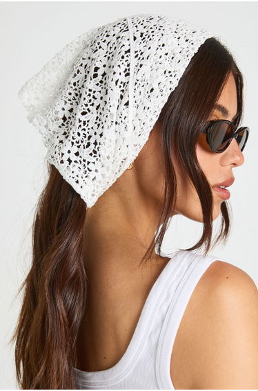 Crochet Flower Scarf - ivory