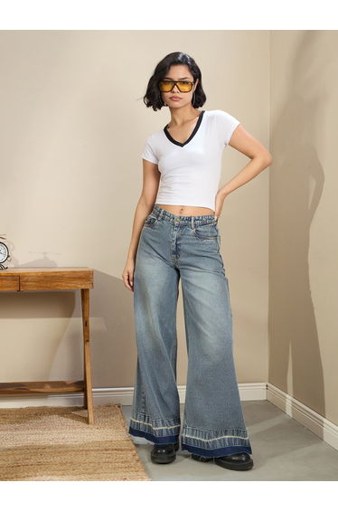 Women White Contrast Deep V Neck Fitted Crop T-Shirt