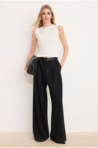 Ecru Fitted/Bodycon Sleeveless Textured Knitted Blouse