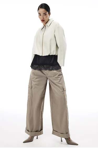 جاكيت ريفر آيلاند بلون كريمي