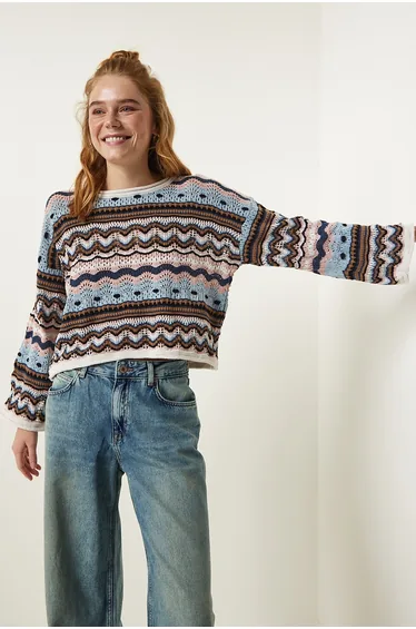 سويتر محبوك لون أزرق لون بيج