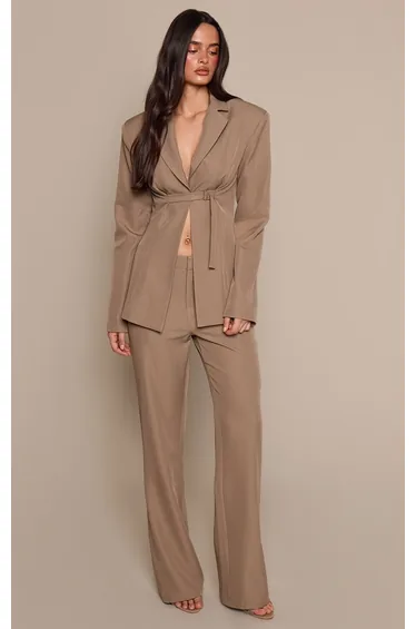 بنطلون بأرجل عريضة