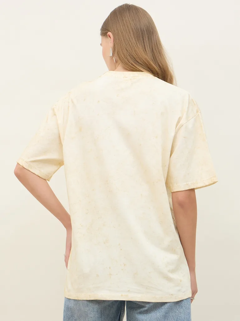 تيشيرت بتصميم واسع بطبعة غرافيك - 4