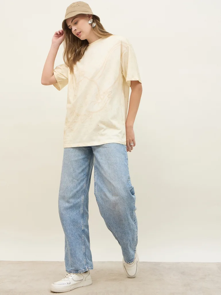 تيشيرت بتصميم واسع بطبعة غرافيك