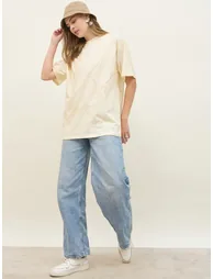 تيشيرت بتصميم واسع بطبعة غرافيك