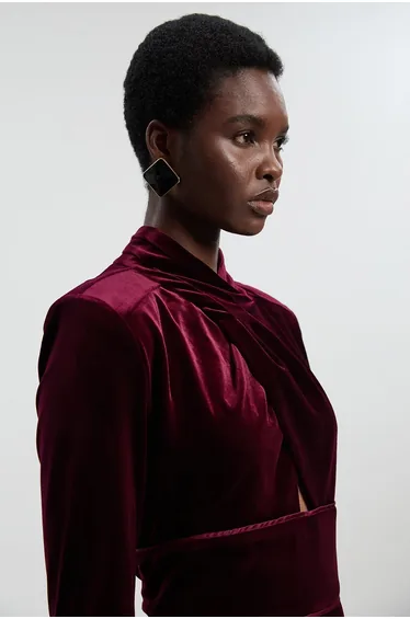 جمبسوت كارين ميلين باللون الأحمر