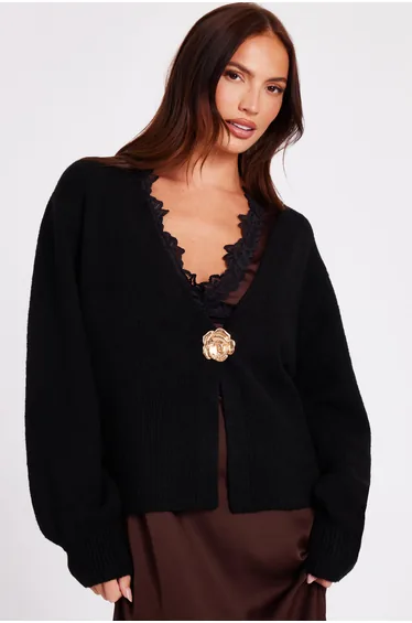 كارديغان محبوك بأزرار بأزهار لون أسود