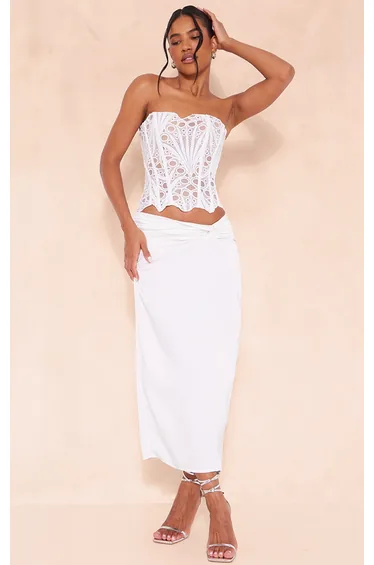 توب كورسيه دانتيل أبيض بدون حمالات