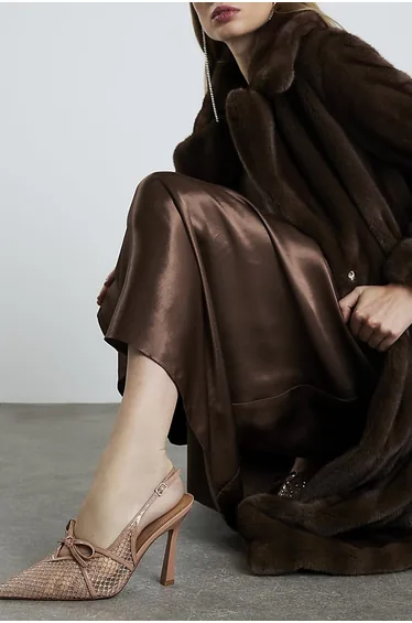 حذاء كعب عالي ريفر ايلاند باللون البيج