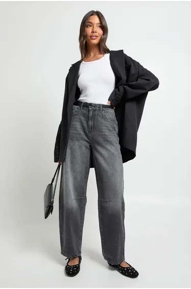 بنطلون جينز بخصر وسط بشكل إسطواني - أسود