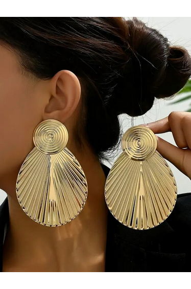 Shell Shape Statement Dangler Earrings