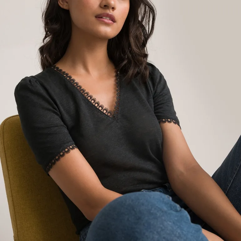 Linen V-Neck T-Shirt with Lace Details - 1