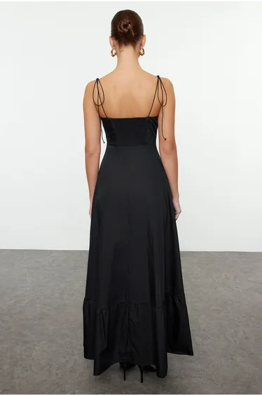 فستان سهرة أسود ماكسي على شكل حرف A