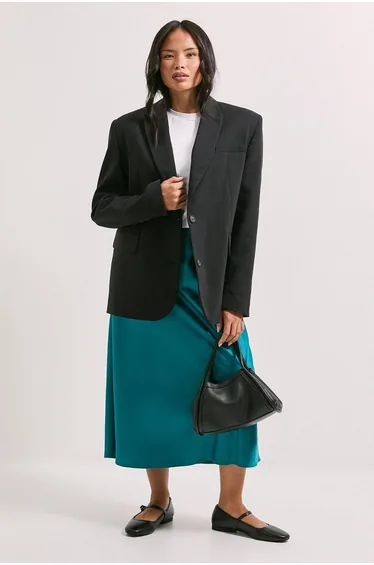 تنورة ساتان بقصة بياز