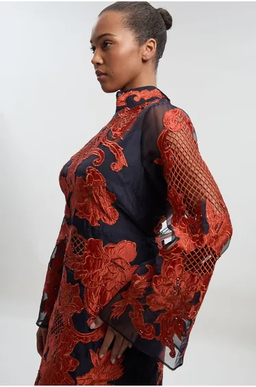 فستان كارين ميلين كحلي ميداكسي بقصة مستقيمة بأكمام طويلة بطبعة أزهار