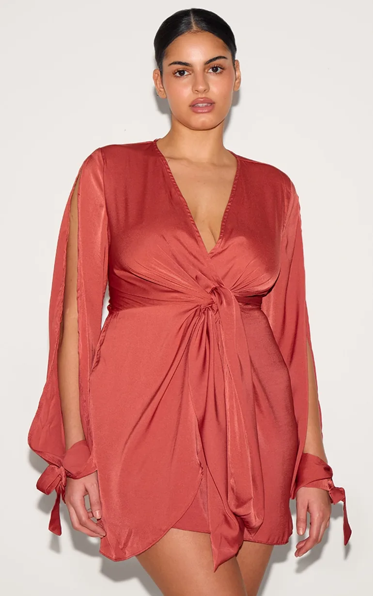 Plus Rust Plunge Neck Satin Twist Front Open Sleeve Wrap Dress  Prettylittlething : Dresses : VogaCloset Qatar