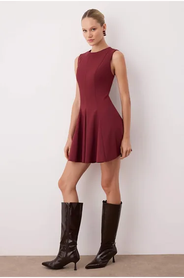 فستان قصير بخصر بفتحات - أحمر