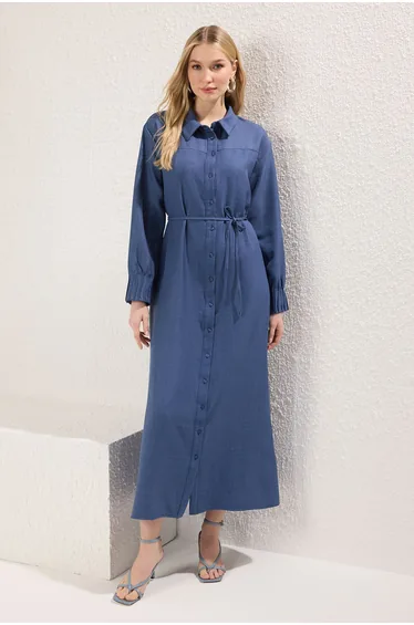 فستان لون كحلي بمظهر كتان