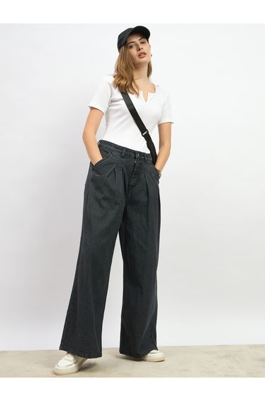 Mid Rise Pleated Wide Leg Jeans