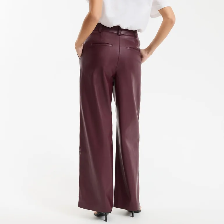 بنطلون جلد بأرجل عريضة بطيات أمامية - 3