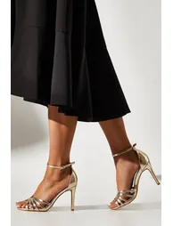 صندل بكعب عالي باللون الذهبي - للمقاسات العريضة - 2