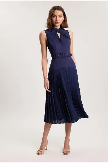 فستان ماكسي جورجيت بكسرات بأزرار بفتحات