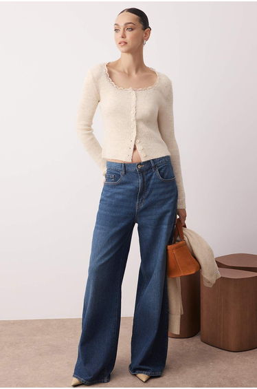 Stone Crop Lace Garnish Square Collar Soft Textured Fitted/Full Body Knit Cardigan