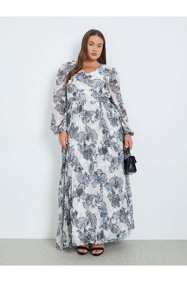Plus Size Pleated Paisley Print Maxi Dress