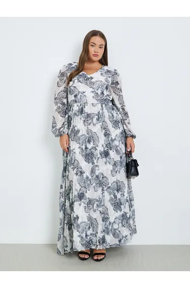 Plus Size Pleated Paisley Print Maxi Dress