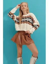 Women's Beige Crew Neck Knitwear Crop Sweater
