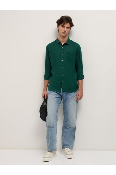 Men Solid Slim Fit Casual Shirt